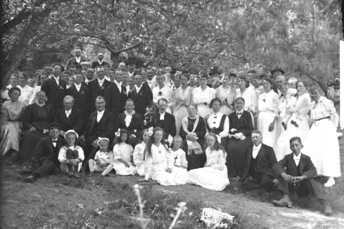 7. 1917.06.16 "Bröllopskort" Det är bröllop till Annie Augustsdotter och Jacob Johansson, Lilla Askerön 1917.