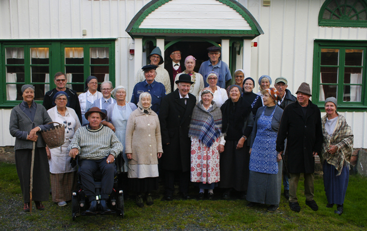 Främre raden fr. v. Christina Kihlström, Inger Lundberg, Kjell Eriksson, Mikael Schale, Britta Andersson, Ing-Marie Möller, Gunnel Fosser, Gun Johansson, Ragnar Karlsson, Margit Karlsson, Inga-Lill Jansson, Inger Jenneborn, Nils-Arne Nilsson och Estrid Nilsson Rad 2: Staffan Hermansson, Eivor Jansson, Annette Fosser, Eva Ericsson, Lisbeth Karlsson, Maj-Britt Nilsson och Mikael Andersson Rad 3: Olle Fosser, Karl-Axel Fosser och Arne Adolfsson